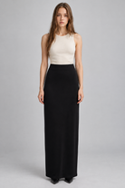 LV0989S262BK black maxi skirt full front on model Karolina