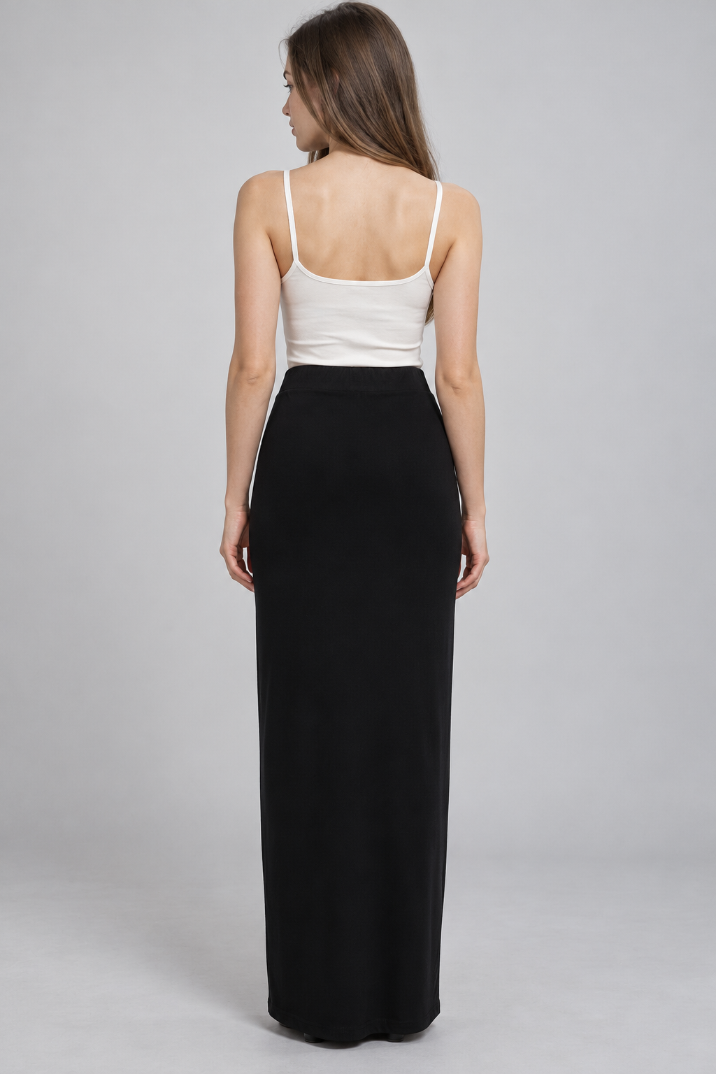 LV0989S262BK black maxi skirt back on model Karolina