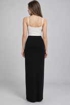 LV0989S262BK black maxi skirt back on model Karolina