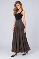 LV1111S263AN brown skirt side pose