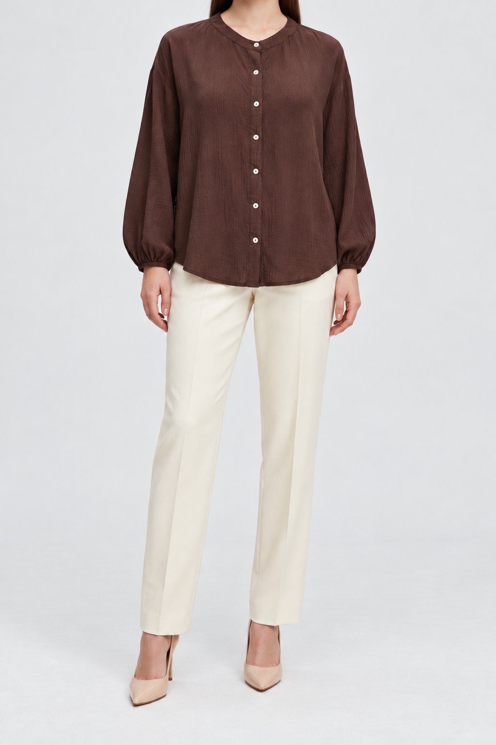 LV1165S262ZI brown garment front - model Daria S