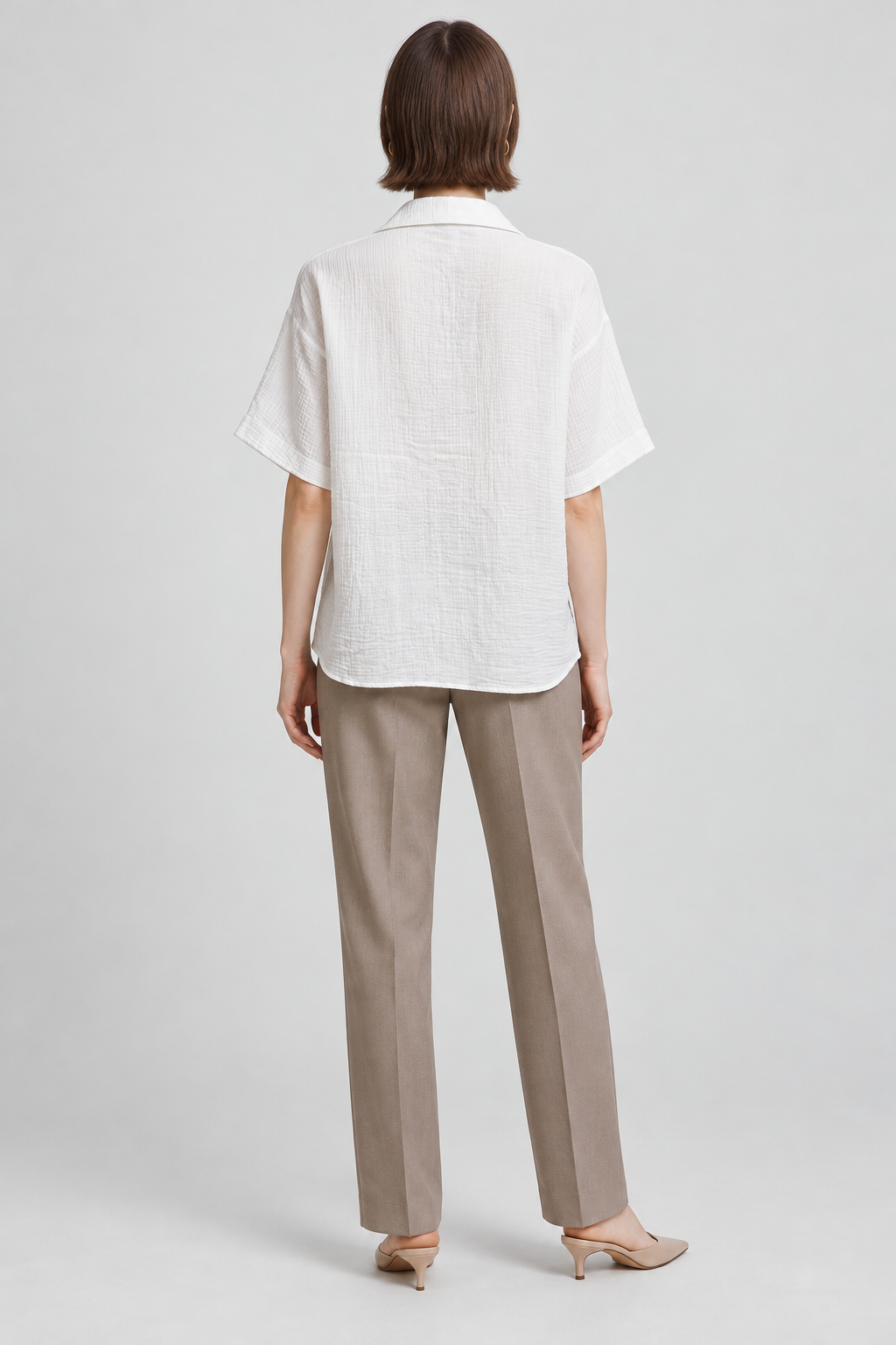 LV1334S263WN off_white back - model Maria