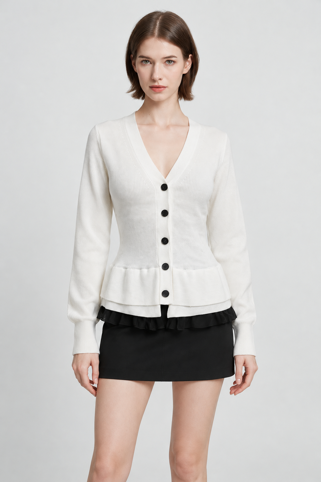 LV1353W264CZ off-white top on Maria, full front