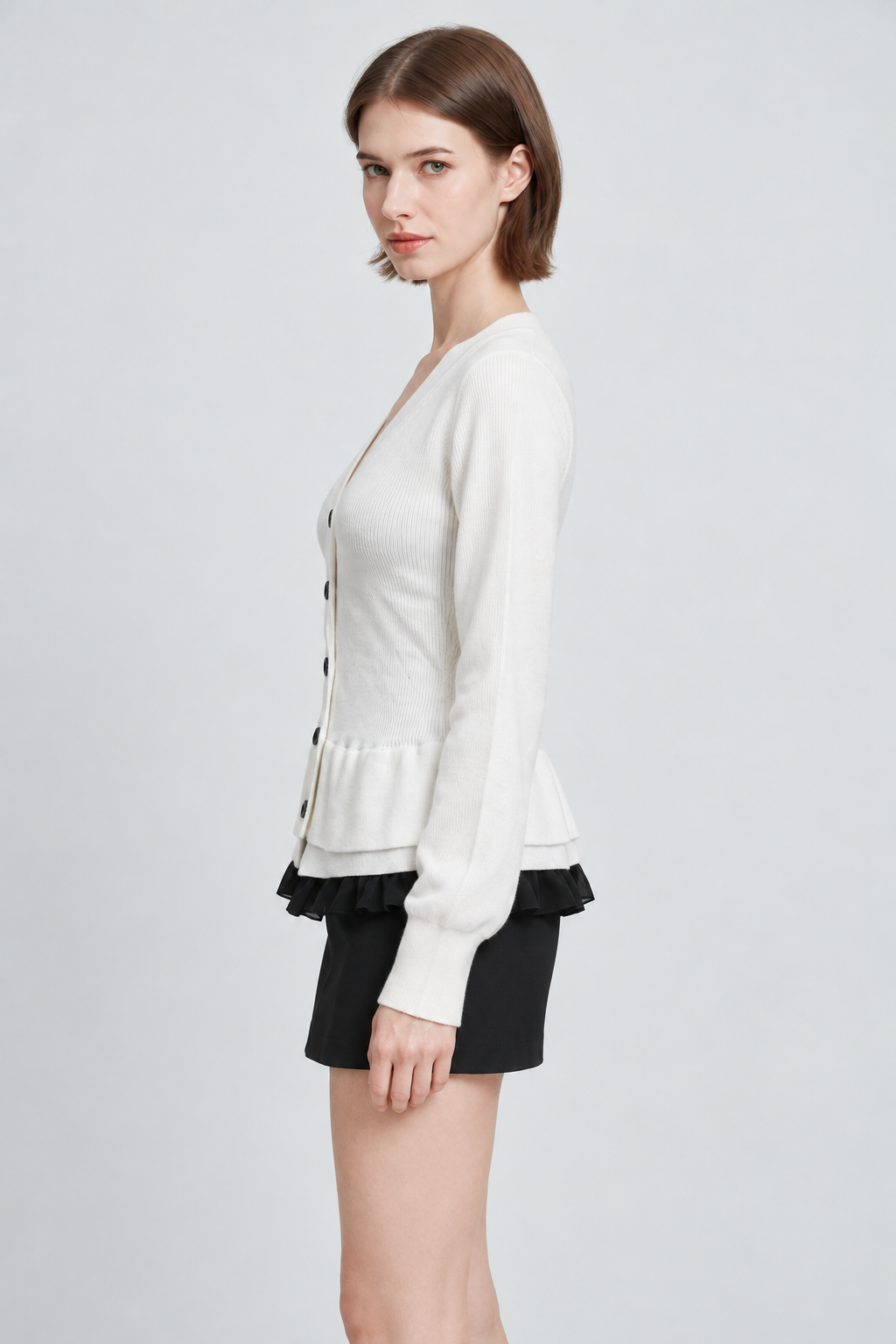 LV1353W264CZ off-white top on Maria, side