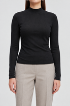 MA0763W264CDY black garment front - model Daria S
