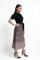 ميكا فستان ميدي منقوش بنص كم برباط على الخصر