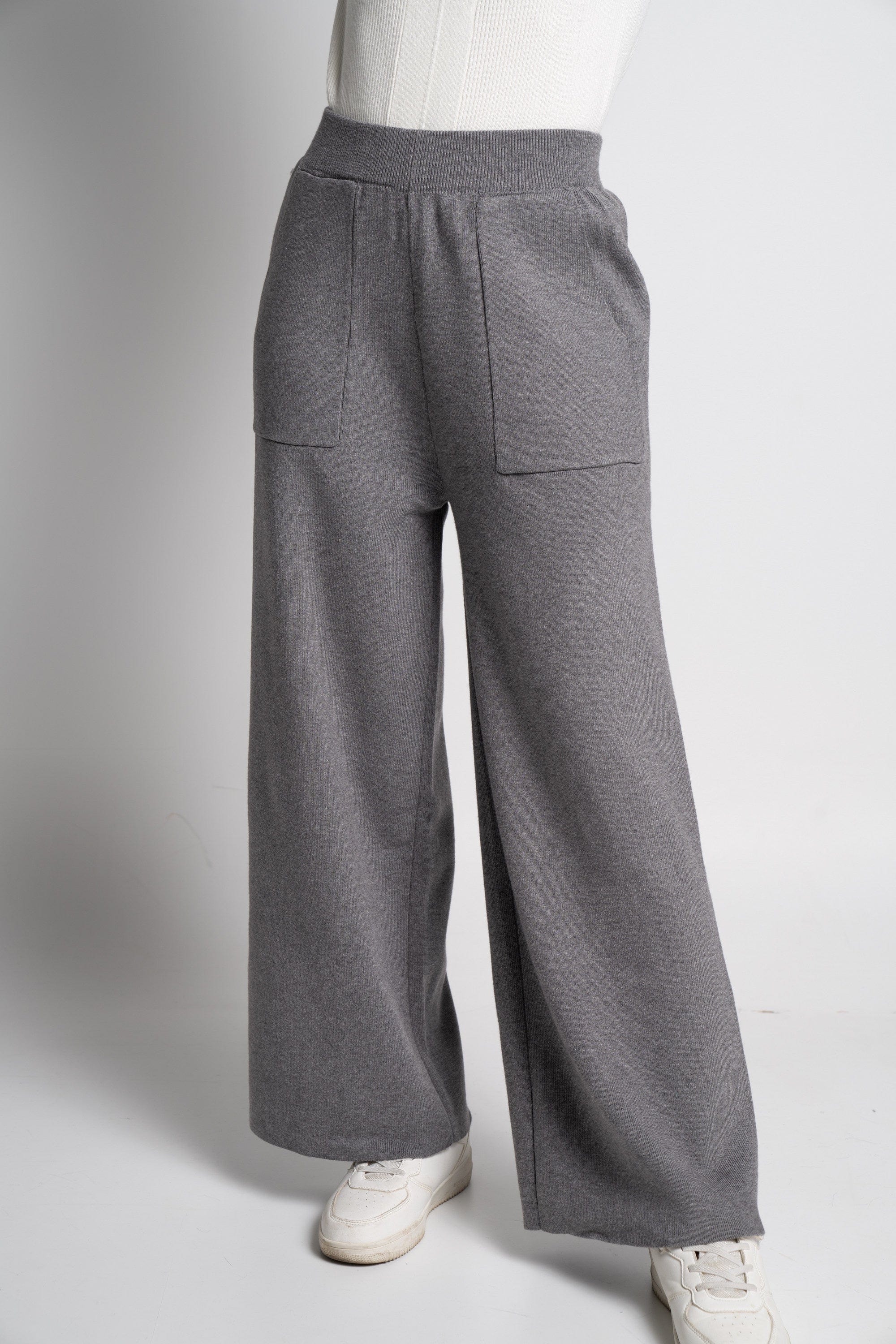 ميكا بنطلون واسع سادة بجيوب من الأمام