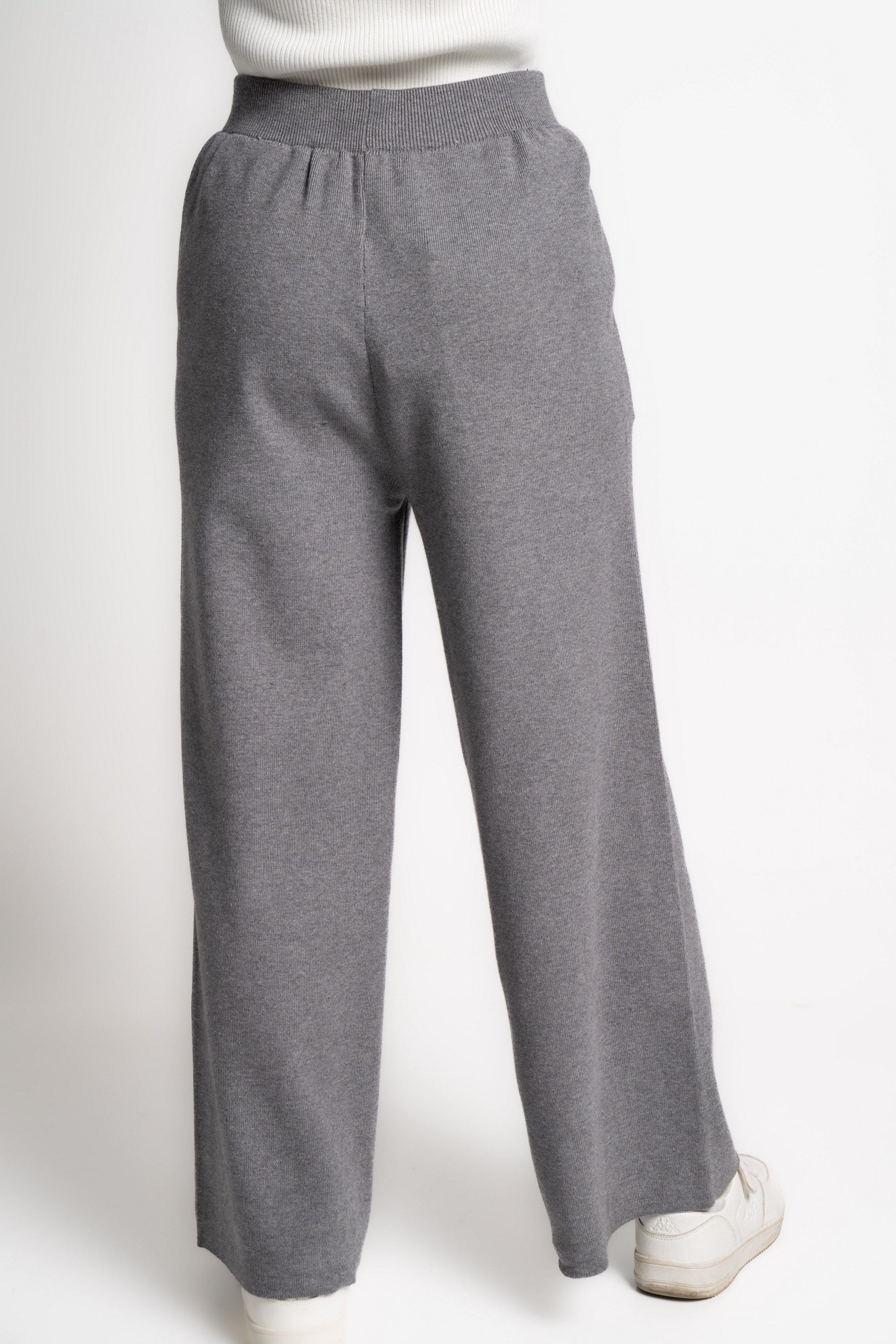 ميكا بنطلون واسع سادة بجيوب من الأمام