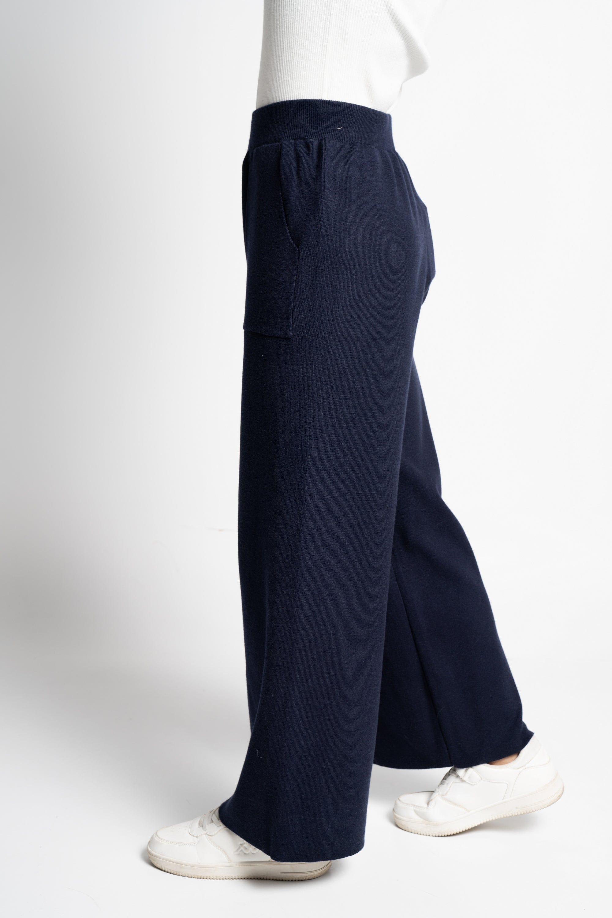 ميكا بنطلون واسع سادة بجيوب من الأمام