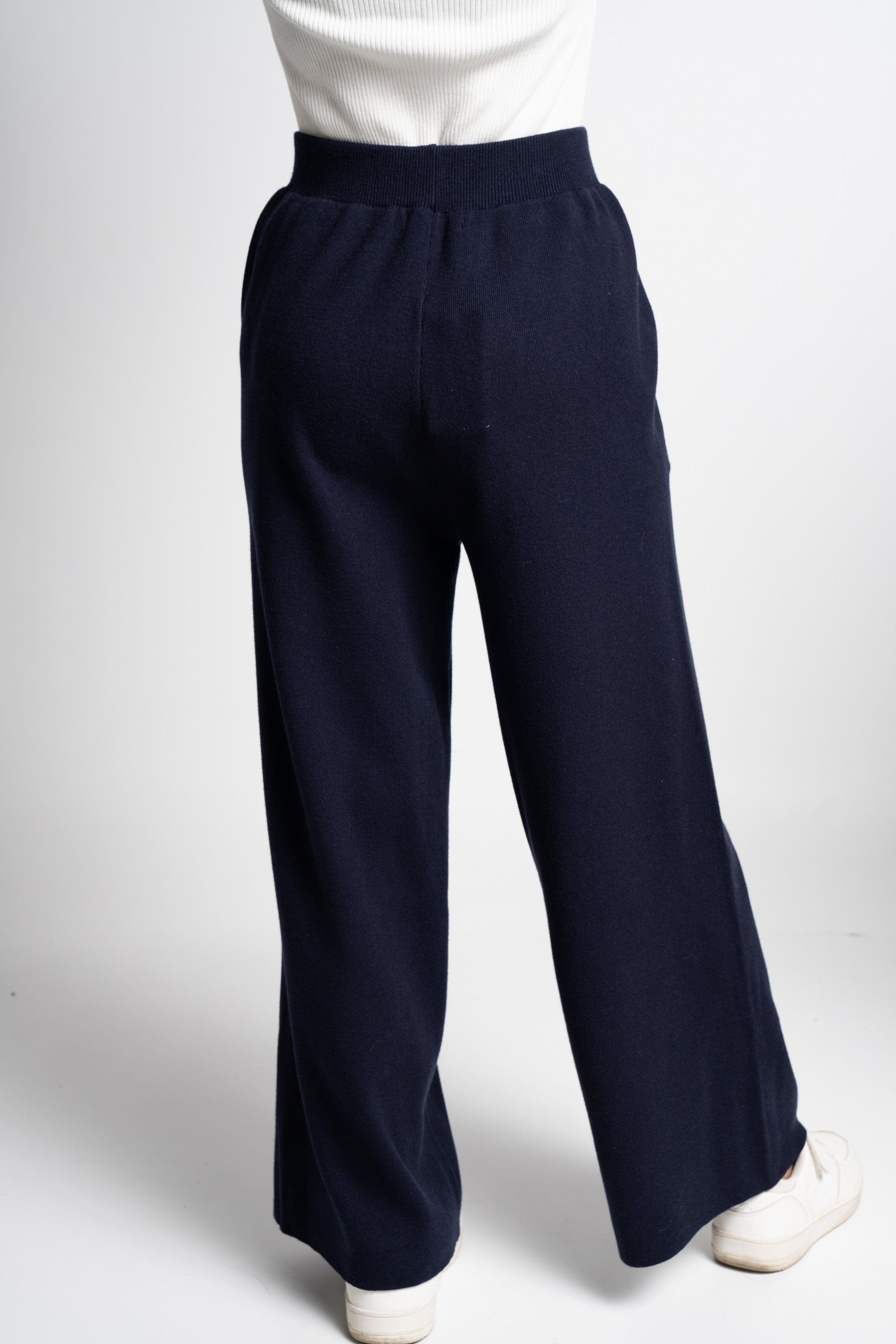 ميكا بنطلون واسع سادة بجيوب من الأمام