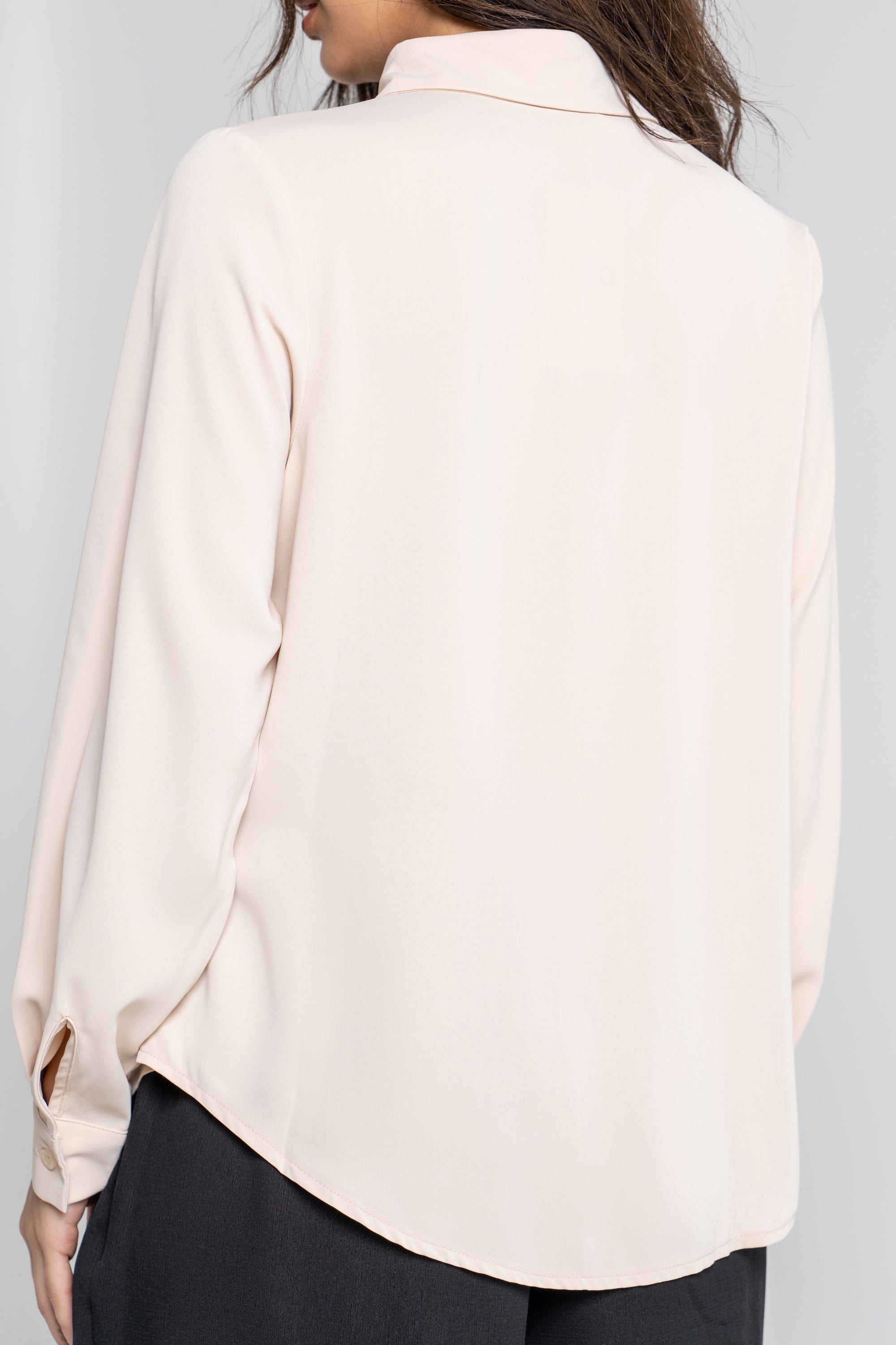 ميكا قميص أبيض مخطط سادة بأكمام طويلة