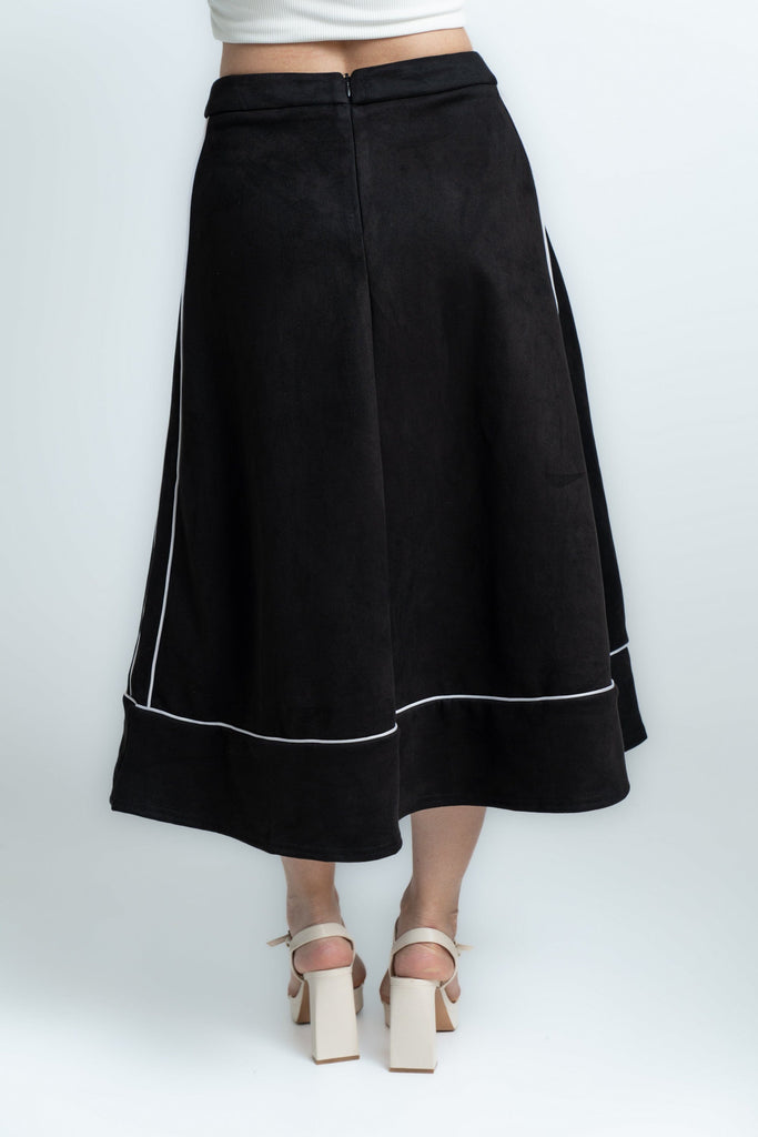 ميكا تنورة ميدي نسائية بخطوط جانبية أسود