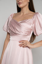 ميكا فستان ميدي لامع بأكمام قصيرة منفوخة وردي فاتح