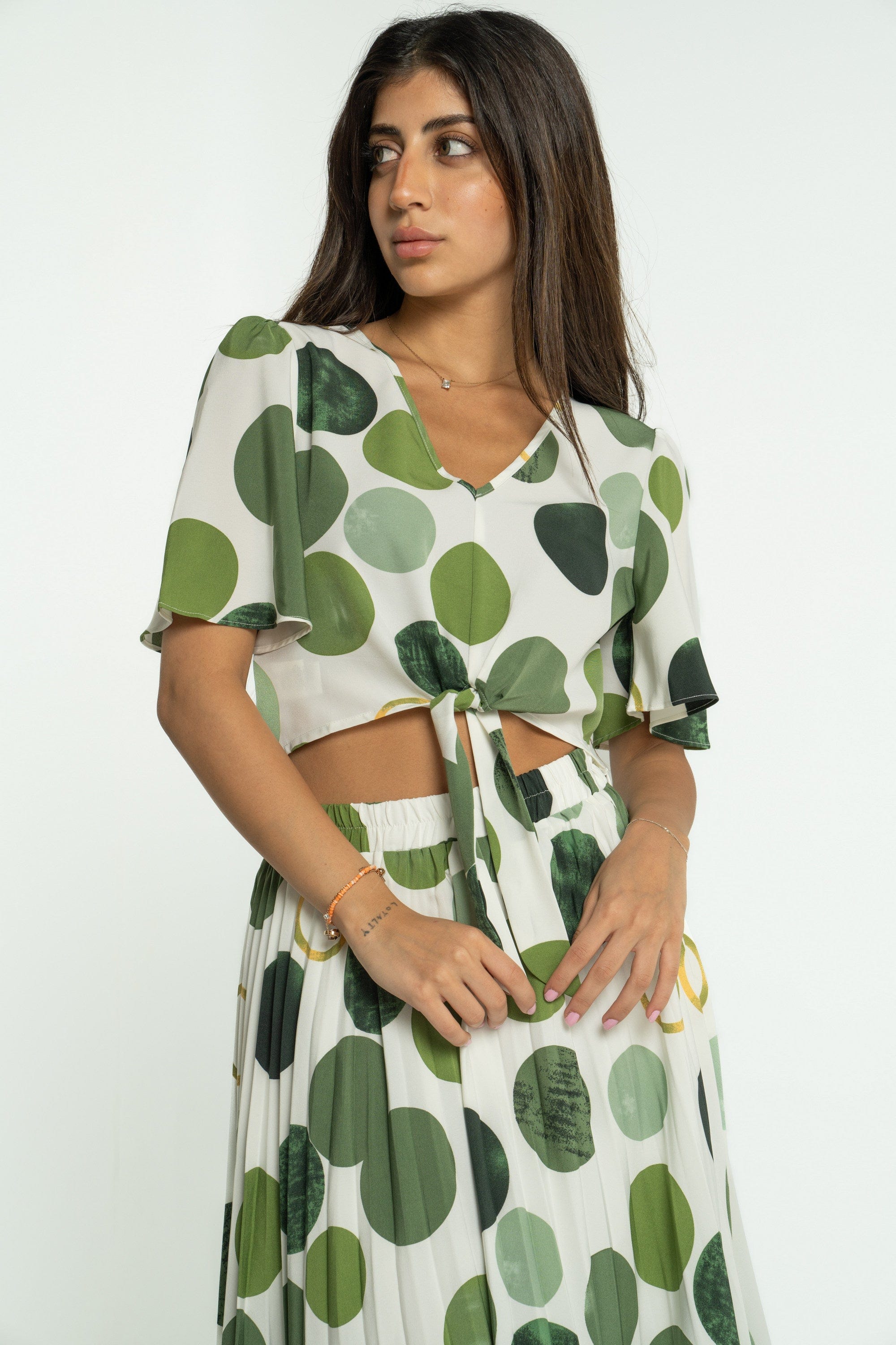 ميكا بلوزة قصيرة بنمط منقط بأكمام قصيرة