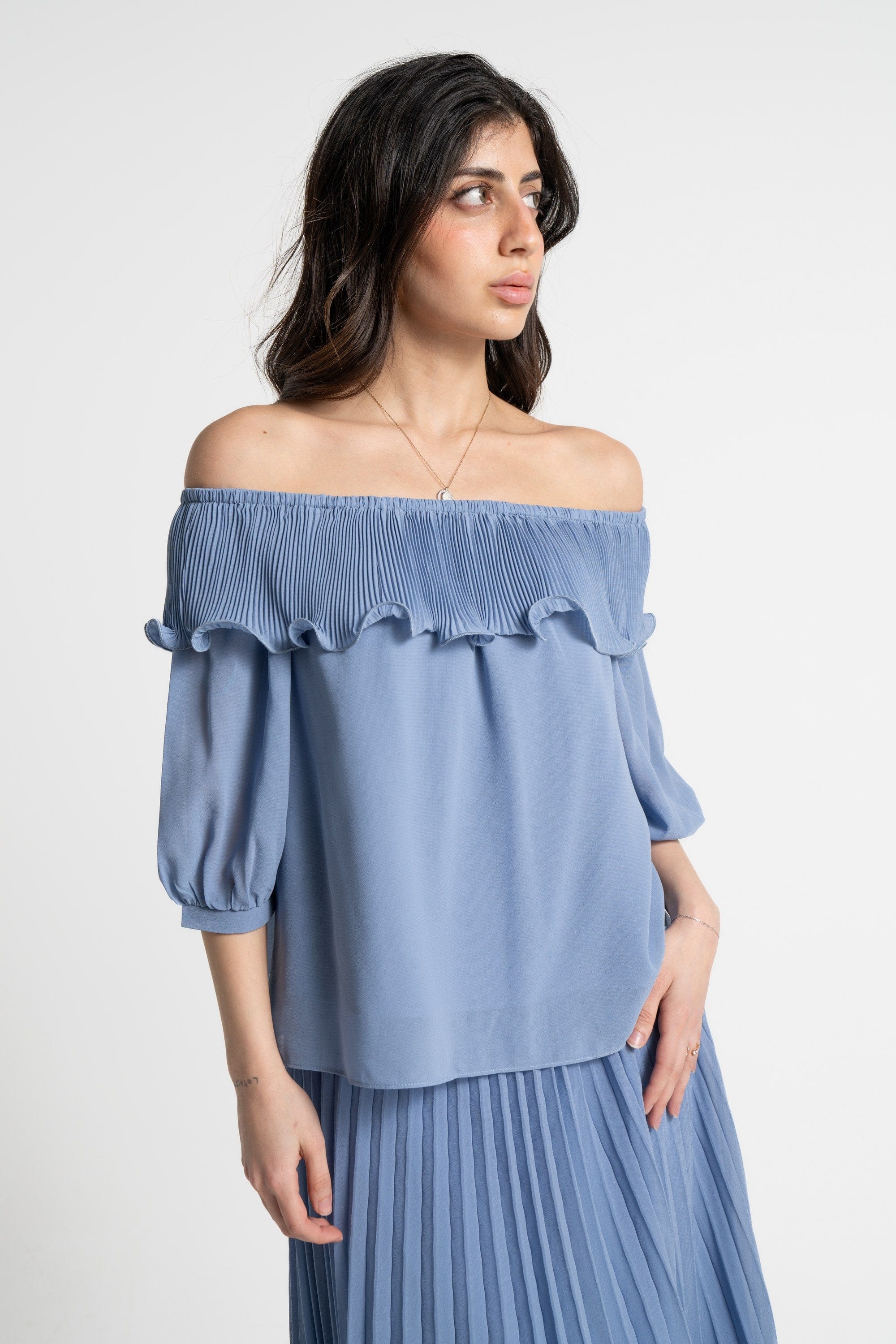 ميكا بلوزة سادة أوف شولدر مكشكشة 3/4 كم نسائي