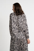 ميكا قميص بأكمام طويلة منقوش بأزرار أمامية