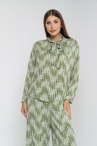 ميكا بلوزة منقوشة بياقة أكمام طويلة