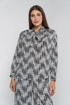 ميكا بلوزة منقوشة بياقة أكمام طويلة