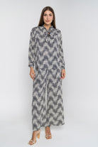 ميكا بلوزة منقوشة بياقة أكمام طويلة