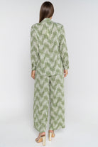 ميكا بلوزة منقوشة بياقة أكمام طويلة