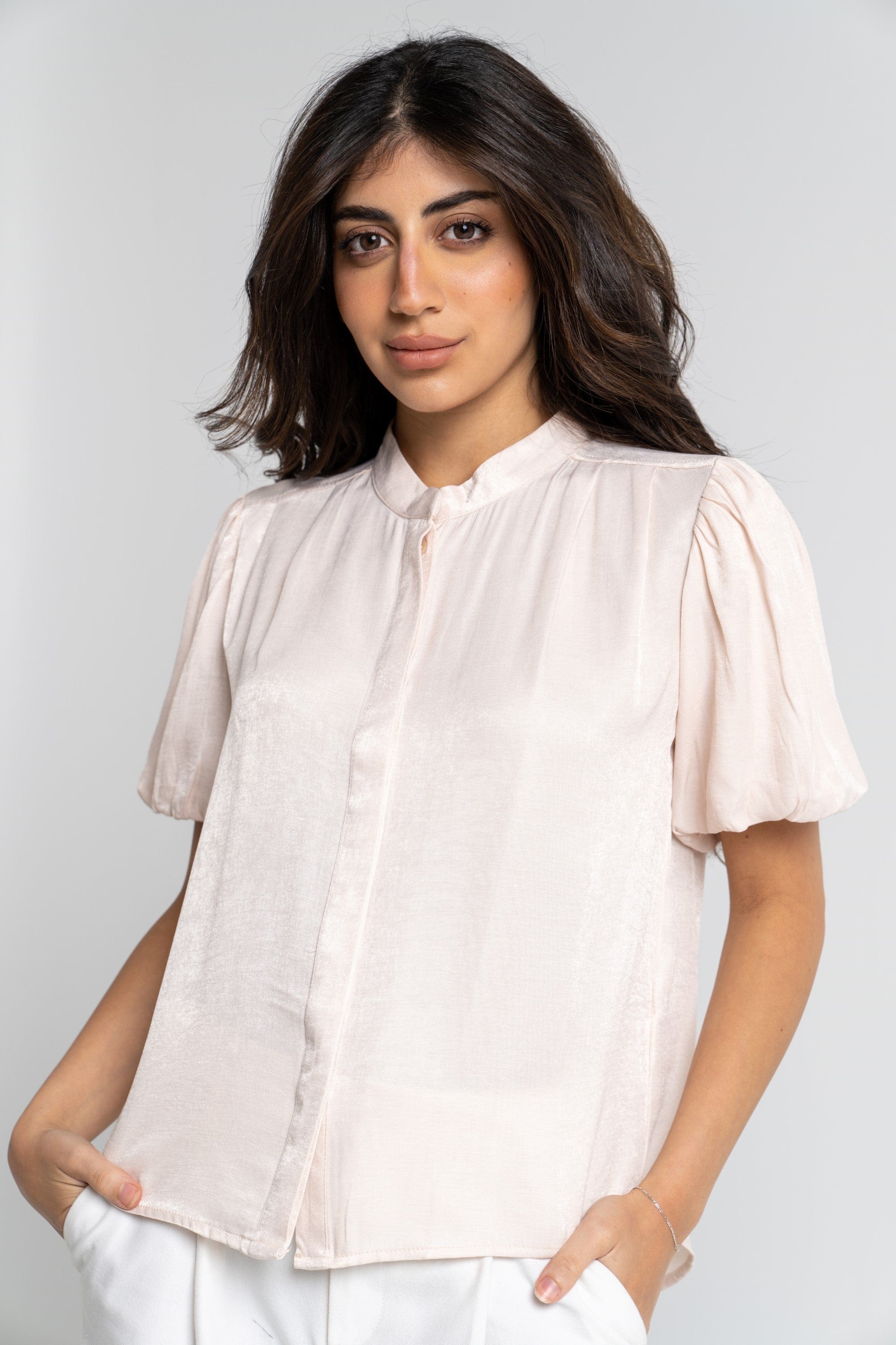 ميكا بلوزة سادة برقبة دائرية أكمام قصيرة