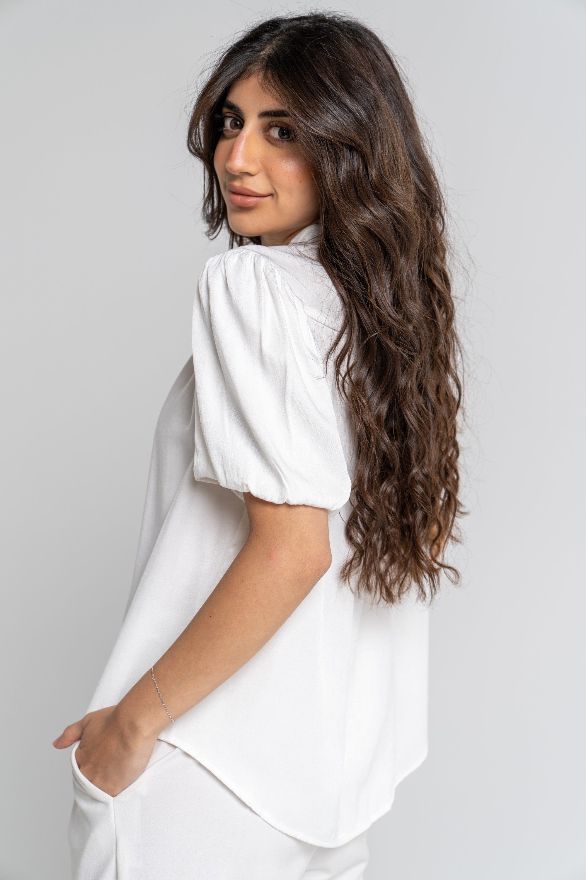 ميكا بلوزة سادة برقبة دائرية أكمام قصيرة