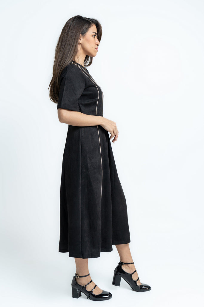 ميكا فستان ميدي بأكمام قصيرة مزين بخطوط أسود