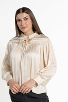 ميكا بلوزة كم طويل سادة برباك على الياقة نسائي كريمي