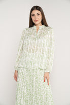 ميكا بلوزة موردة بفتحة V كم طويل بف نسائي