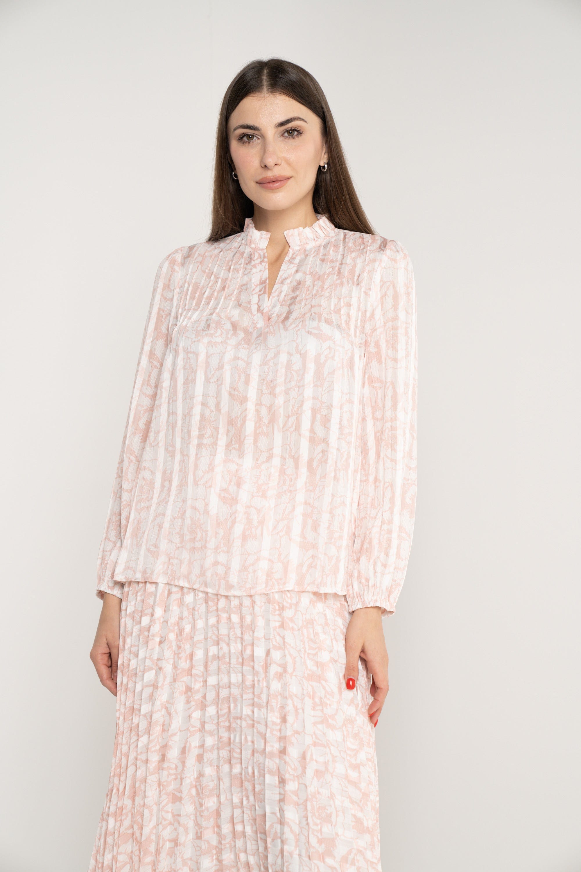 ميكا بلوزة موردة بفتحة V كم طويل بف نسائي