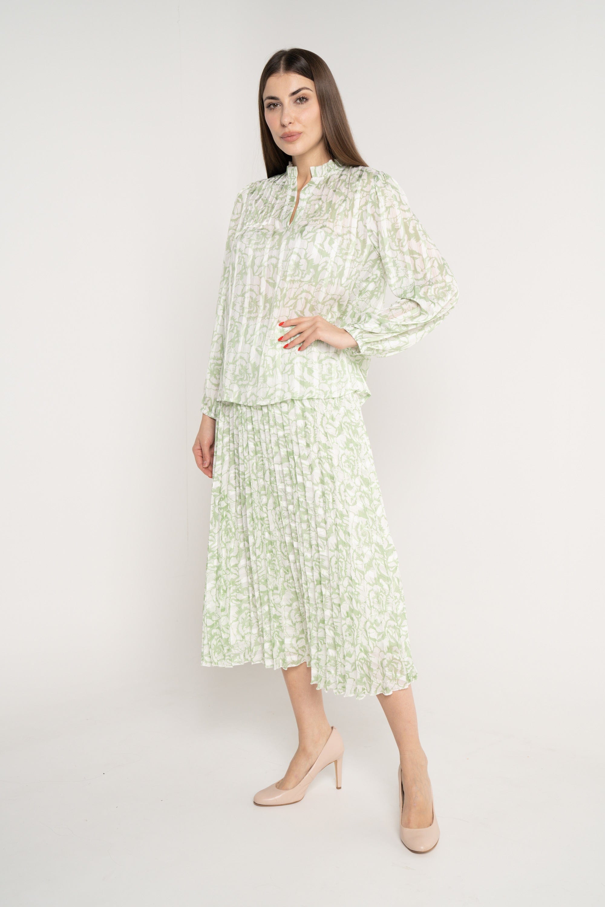 ميكا بلوزة موردة بفتحة V كم طويل بف نسائي