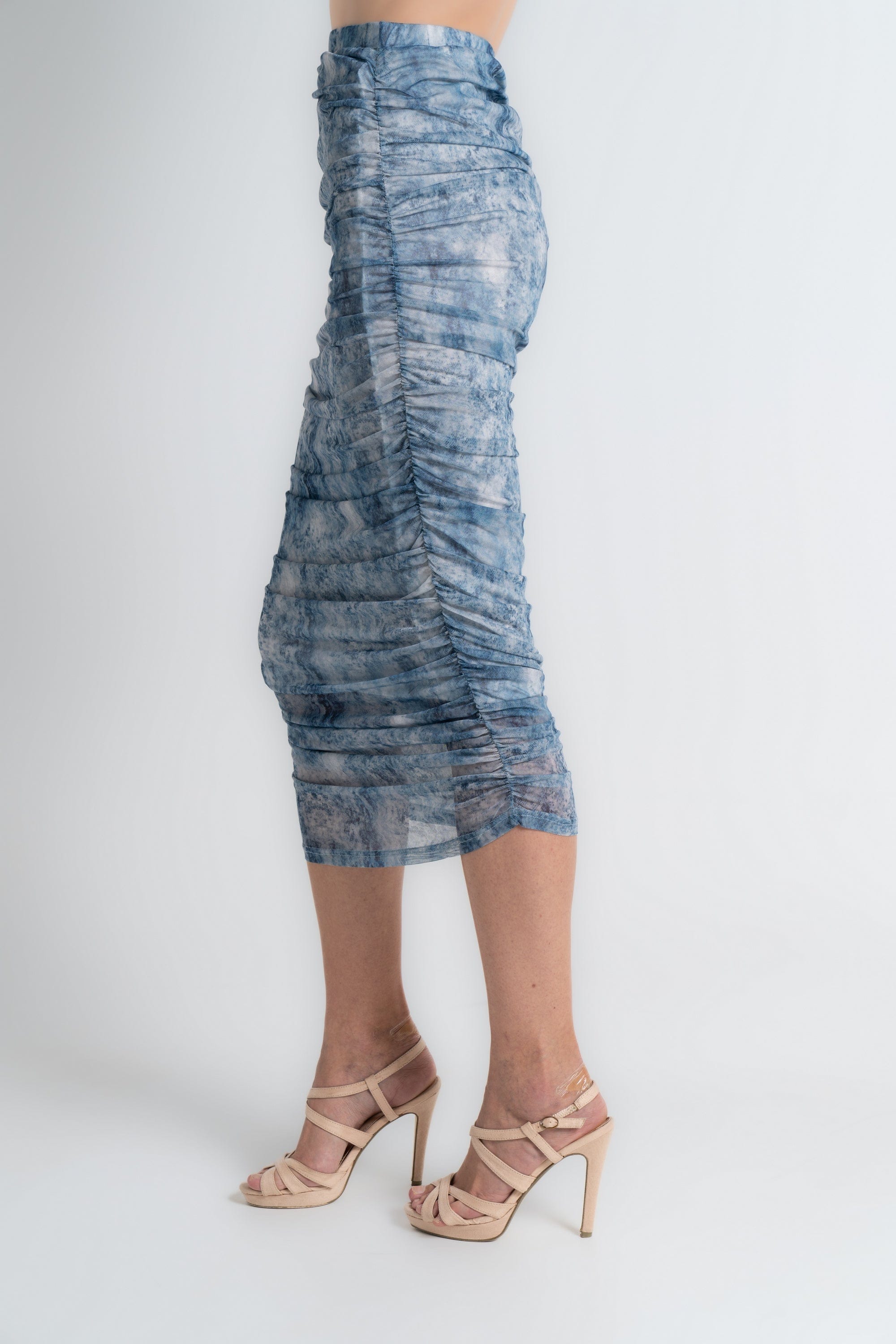 ميكا تنورة ميدي منقوشة ضيقة أزرق فاتح