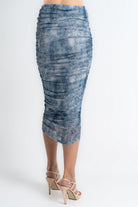 ميكا تنورة ميدي منقوشة ضيقة أزرق فاتح