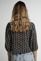 ميكا قميص بأكمام 3/4 مطرز بورود نسائي