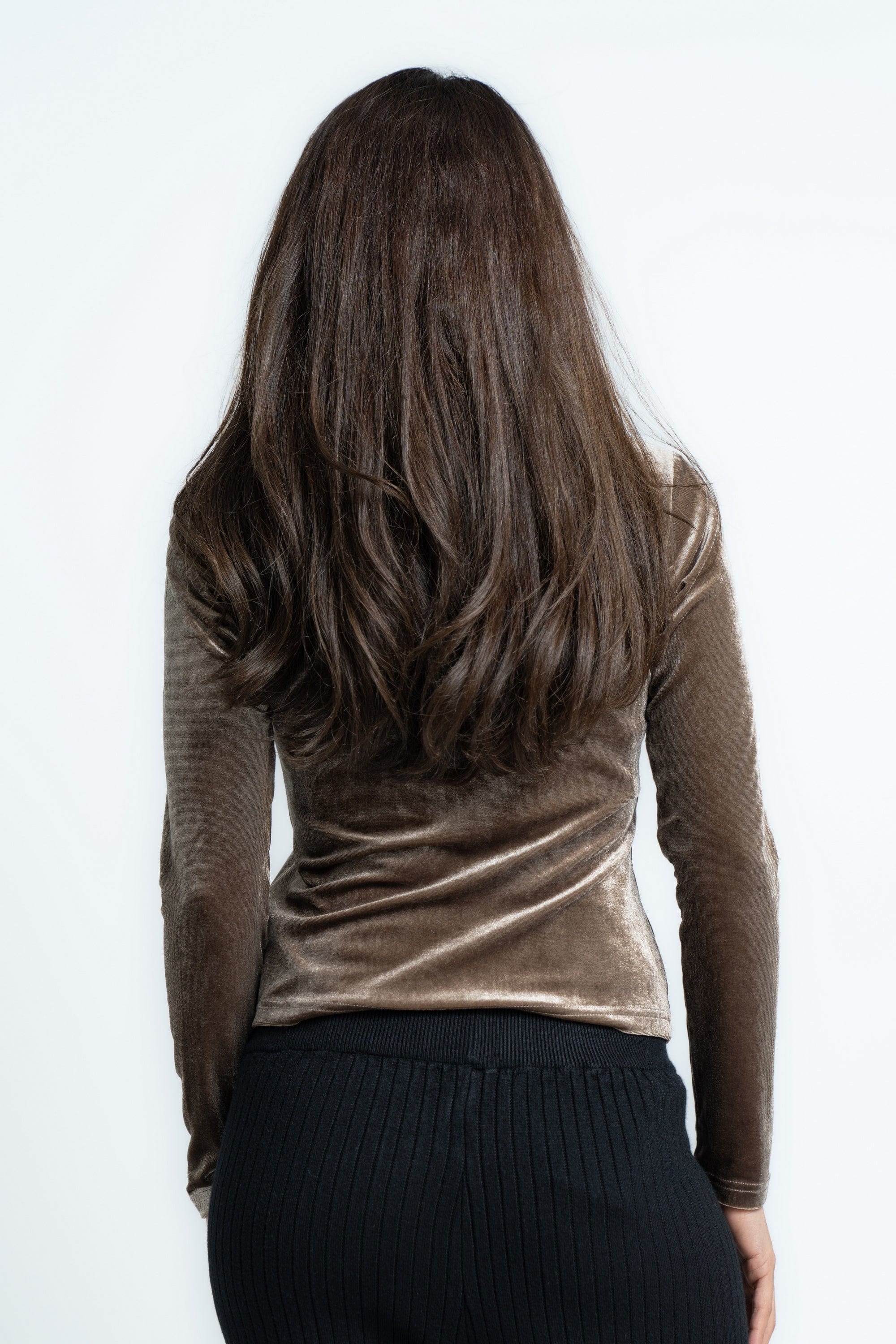 ميكا بلوزة سادة بفتحة برقبة كم طويل نسائي