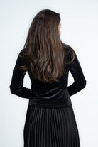 ميكا بلوزة سادة بفتحة برقبة كم طويل نسائي