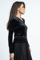 ميكا بلوزة سادة بفتحة برقبة كم طويل نسائي