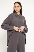 نتشي قميص بأزرار أمامية سادة كم طويل وياقة نسائي