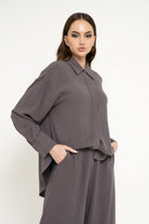 نتشي قميص بأزرار أمامية سادة كم طويل وياقة نسائي