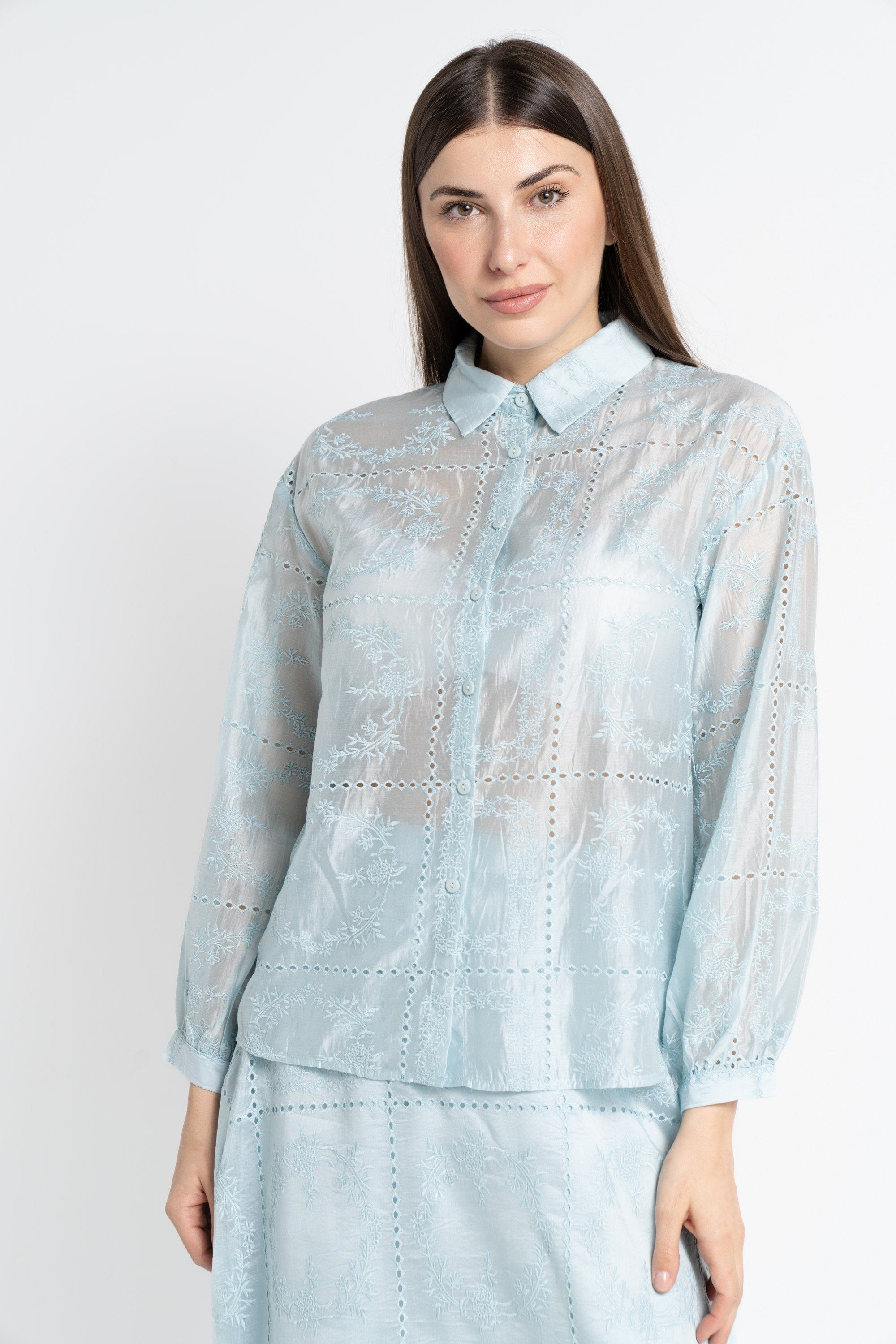 نتشي قميص طويل الأكمام مخرم مطرز نسائي