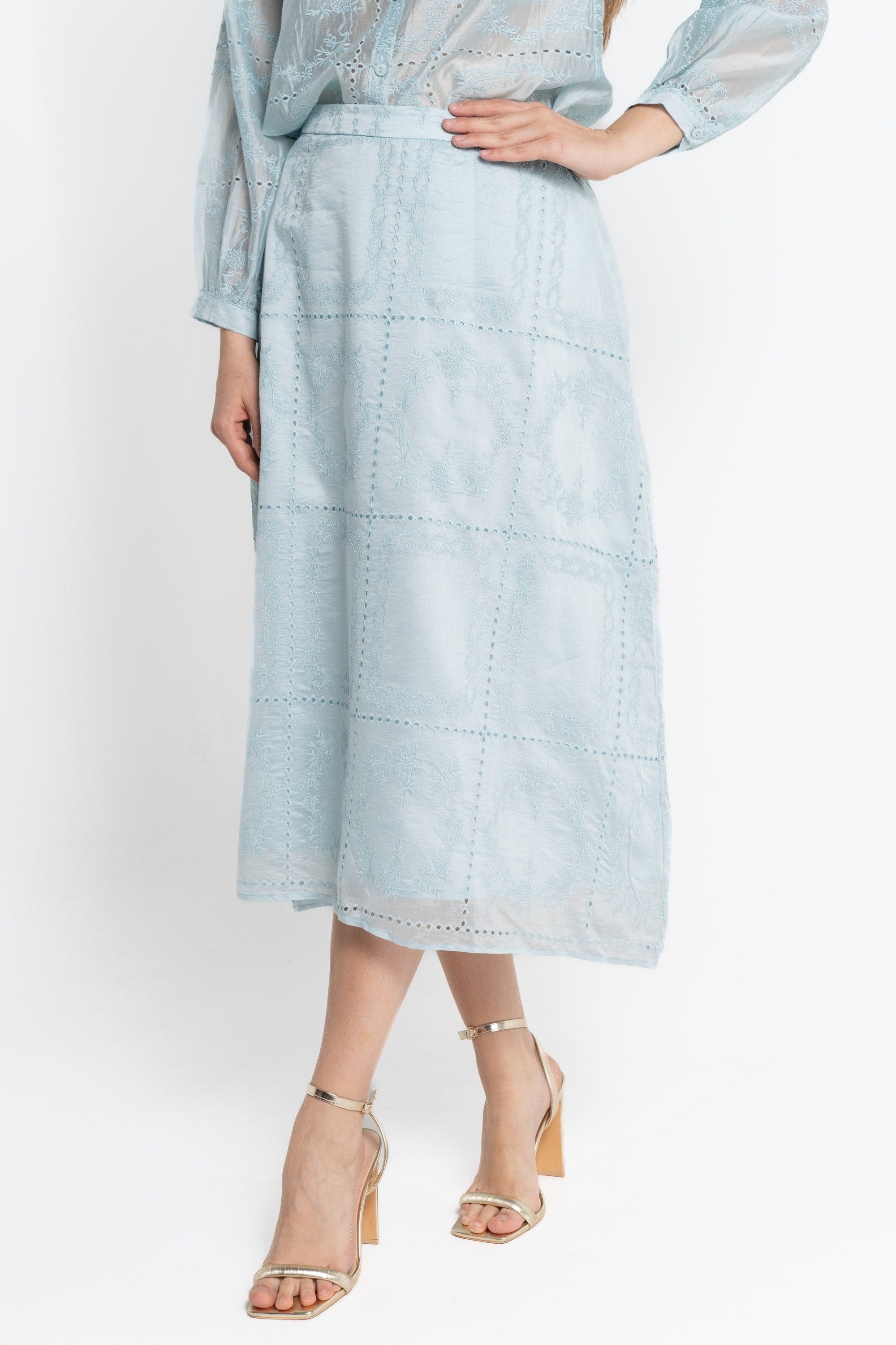 نتشي تنورة ميدي نسائية بتطريز مخرم