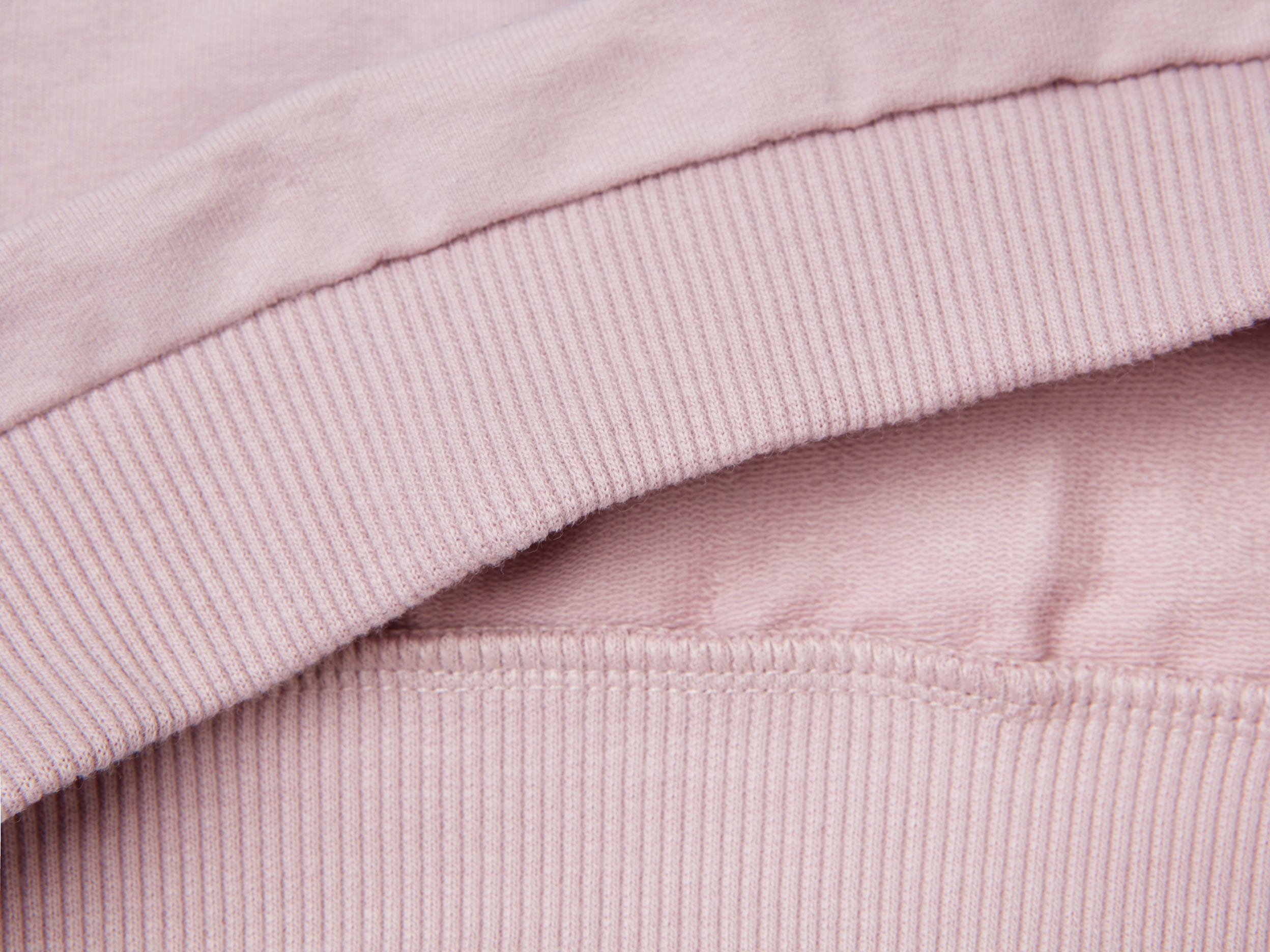 يونايتد كولورز اوف بينيتون سويت شيرت بطبعة وتطريز مخطط بالعرض كم طويل بناتي