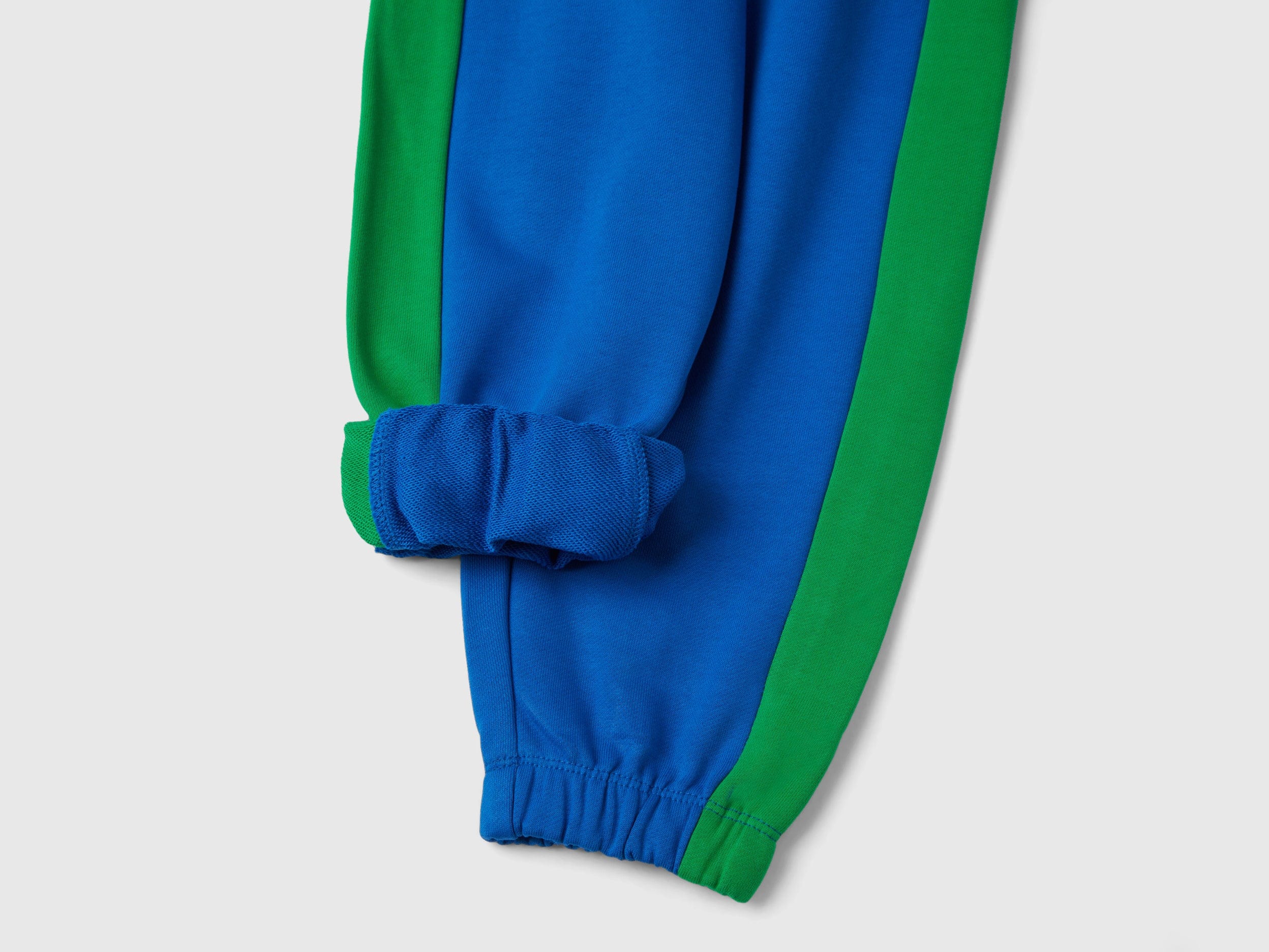 يونايتد كولورز اوف بينيتون بنطلون بقصة بالون مع أشرطة جانبية برباط أطفالي