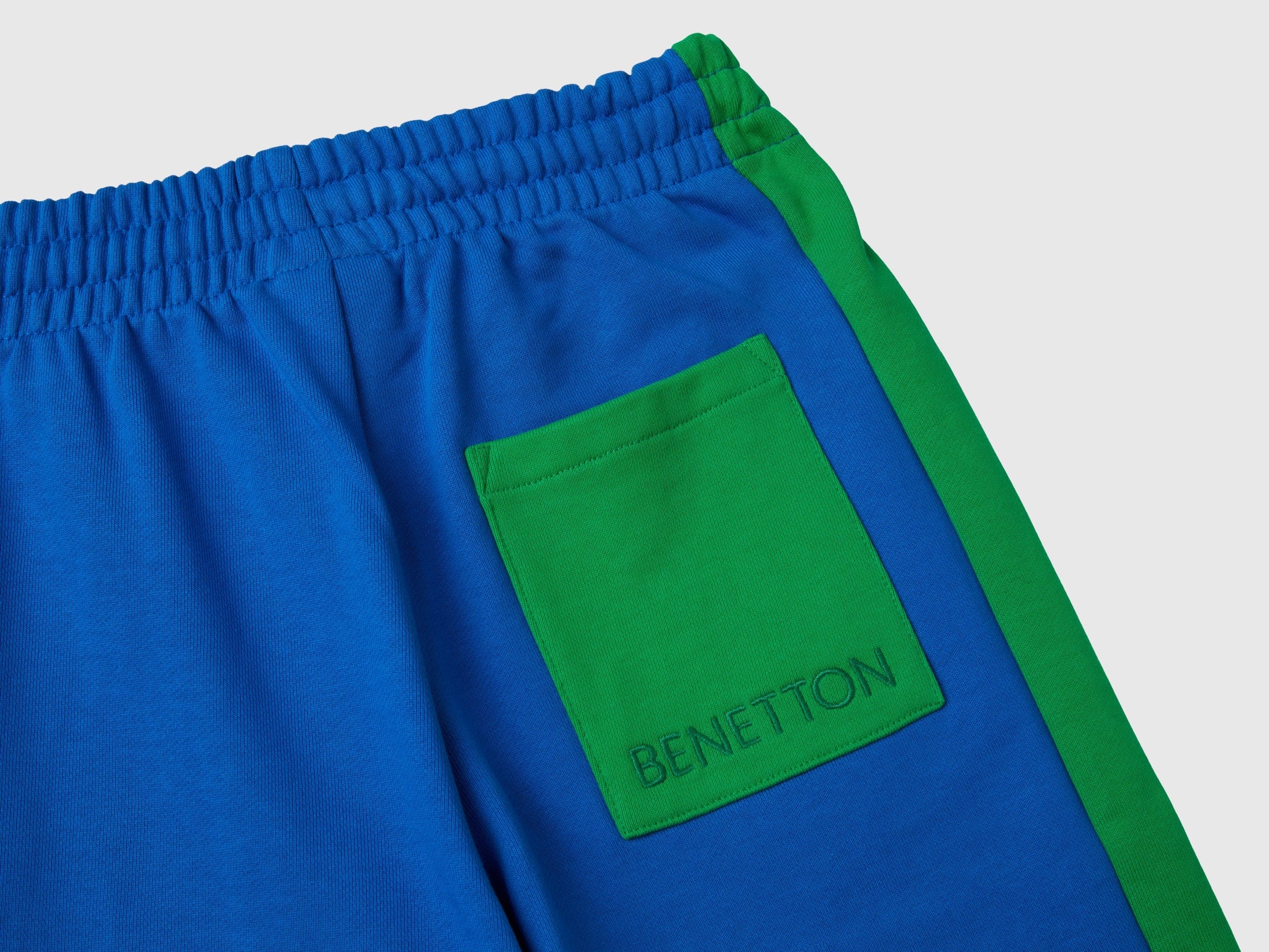 يونايتد كولورز اوف بينيتون بنطلون بقصة بالون مع أشرطة جانبية برباط أطفالي