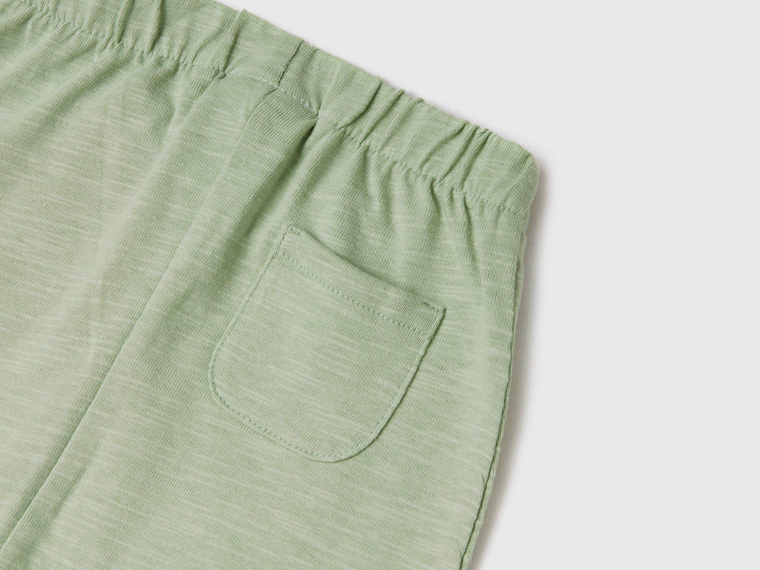 يونايتد كولورز اوف بينيتون طقم تي شيرت وبنطلون منقوش كم طويل رضع أطفال