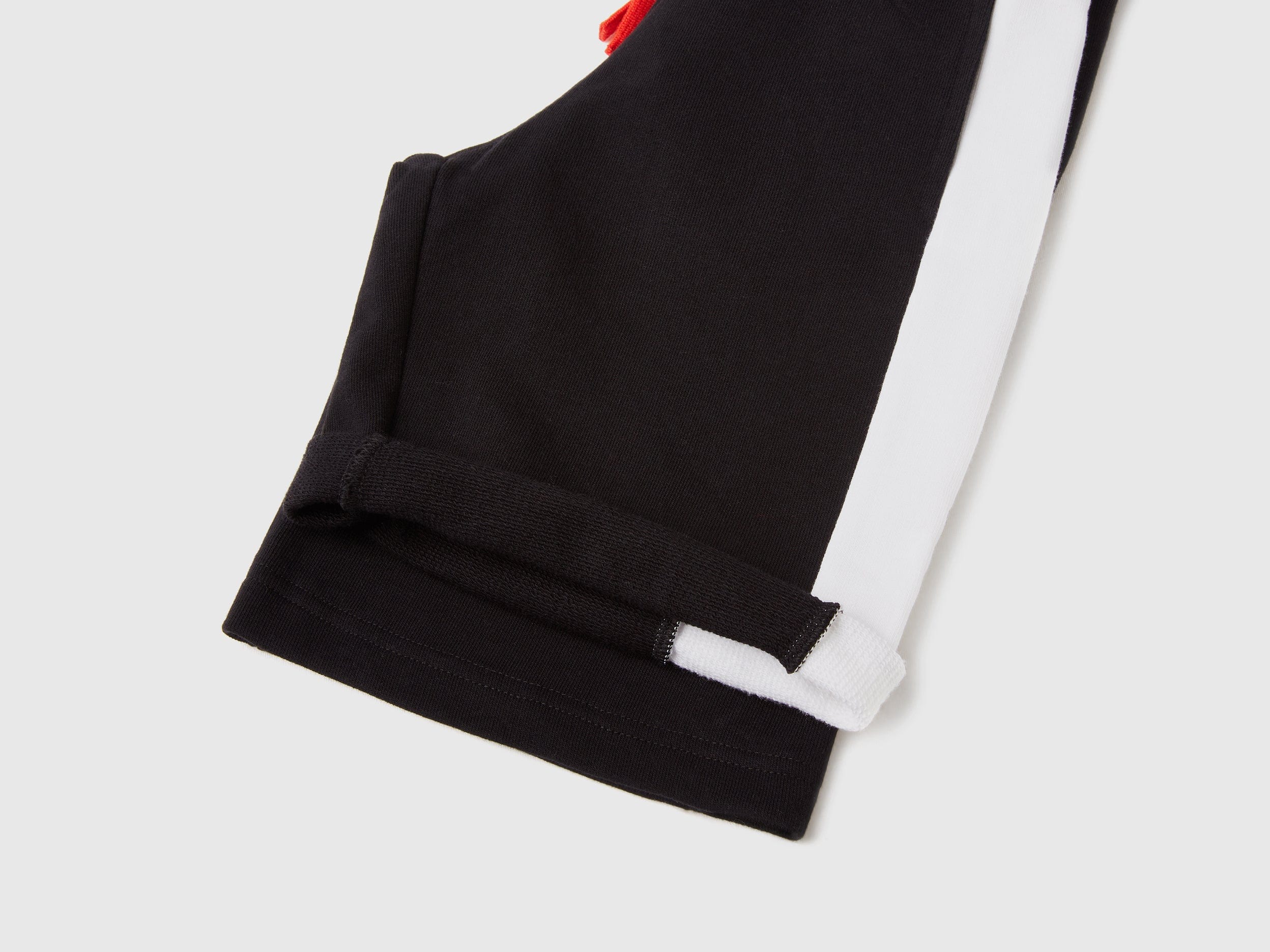 يونايتد كولورز اوف بينيتون شورت أولادي مع خطوط جانبية