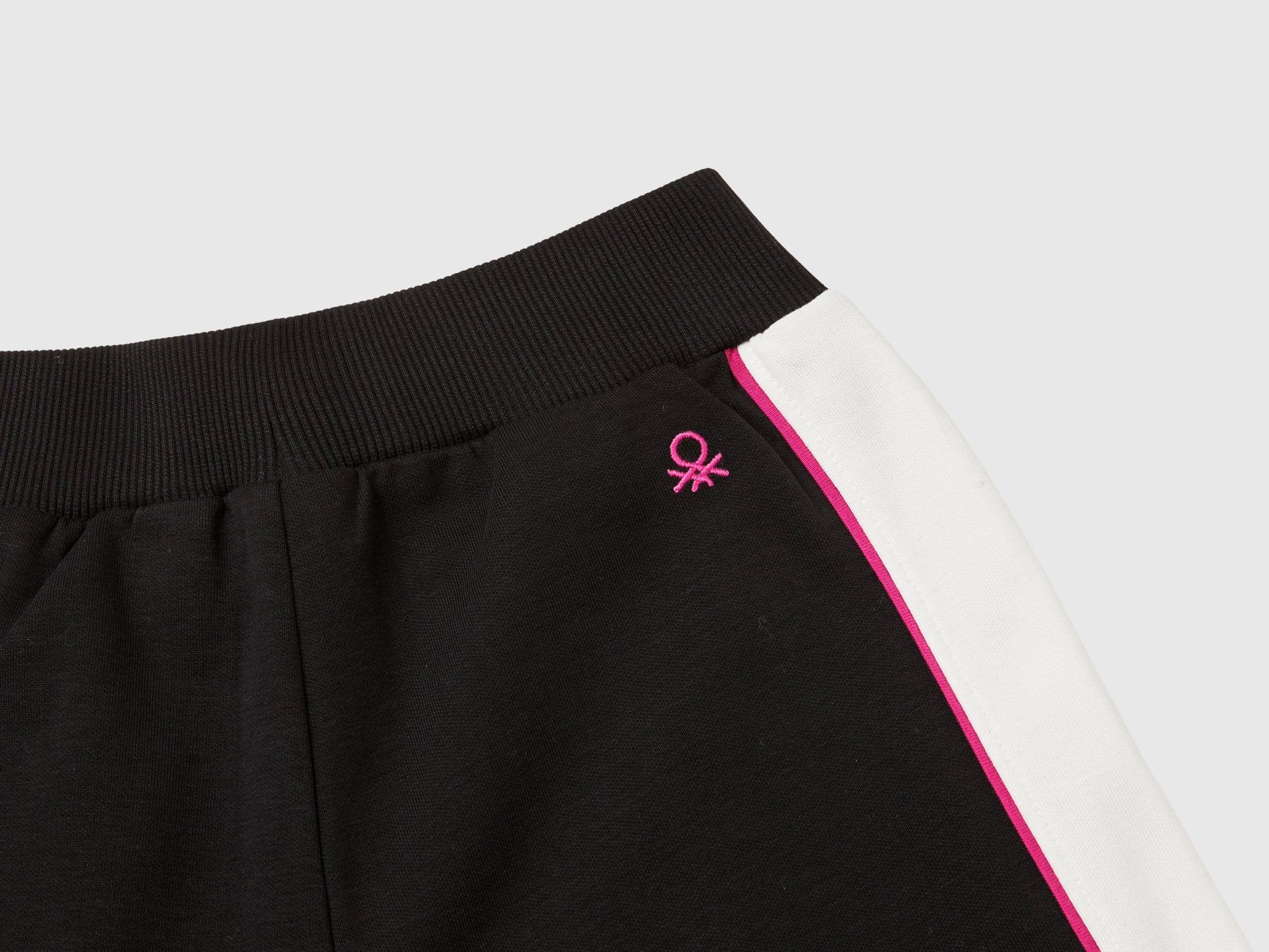 يونايتد كولورز اوف بينيتون بنطلون بناتي طويل ساق واسعة مع شريط جانبي وجيوب اماميه