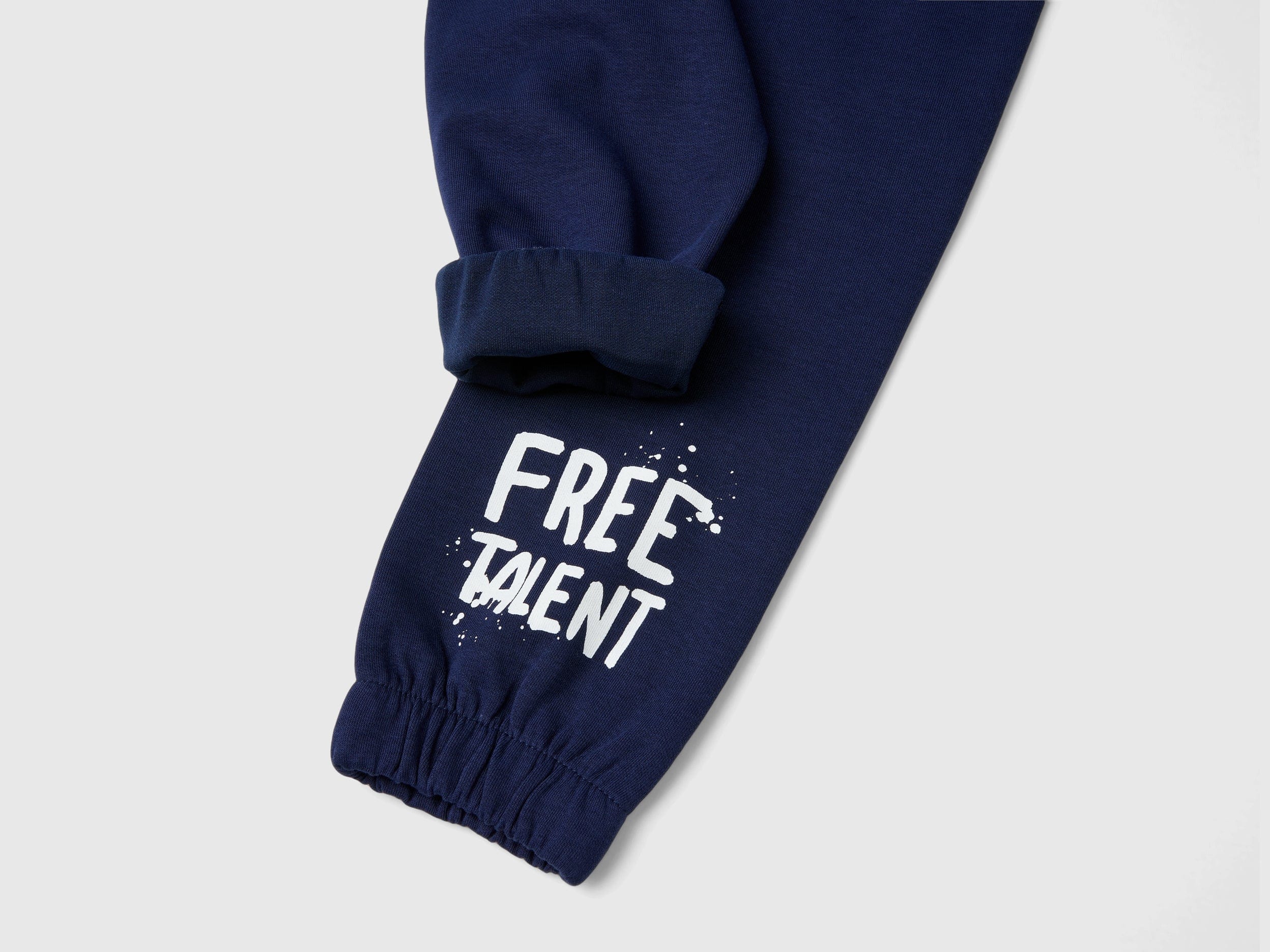 يونايتد كولورز اوف بينيتون بنطلون اولادي طويل من قطن مرن وجيوب بسحاب