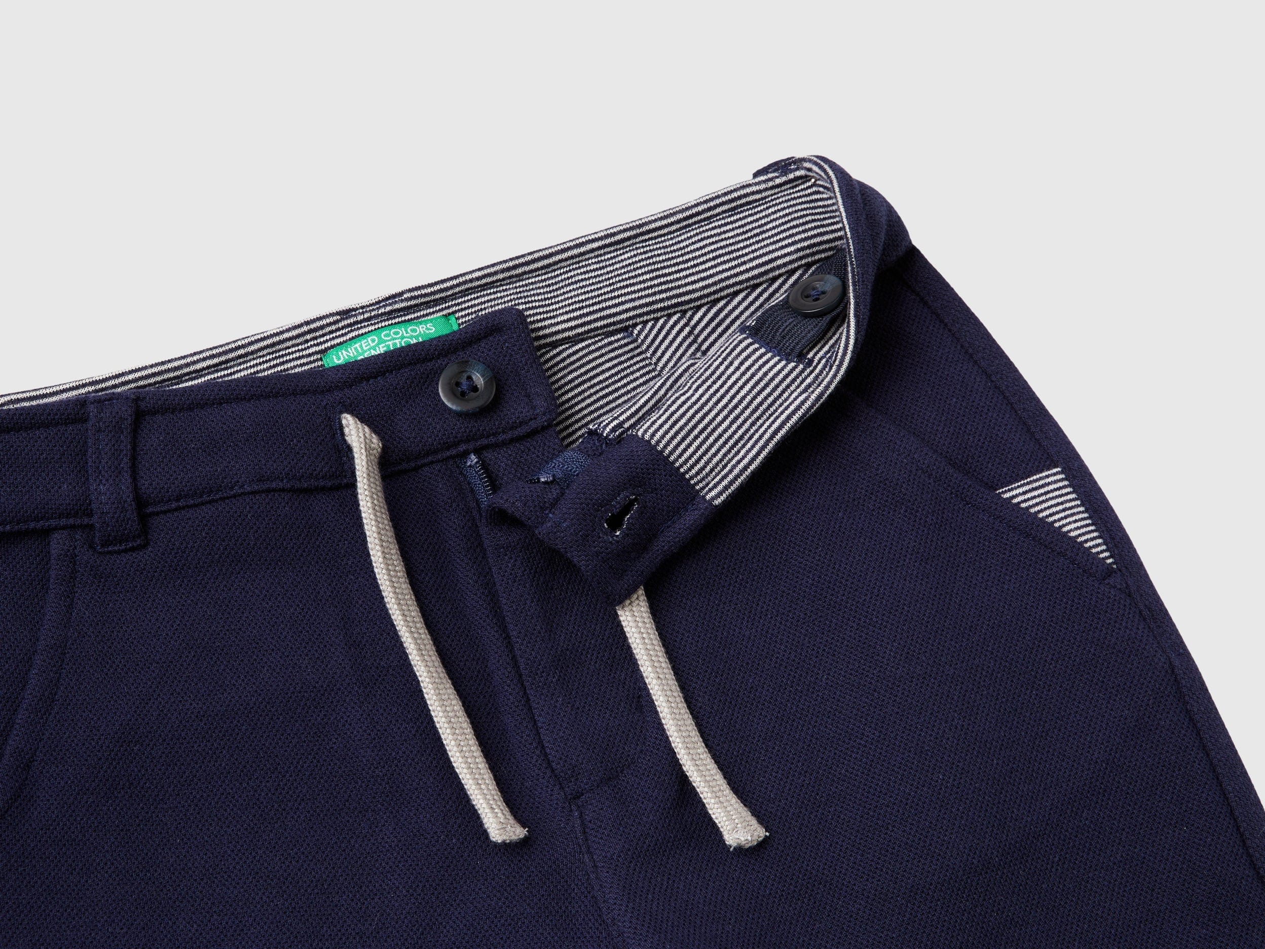 يونايتد كولورز اوف بينيتون بنطلون طويل اولادي برباط على الخصر وجيوب أمامية