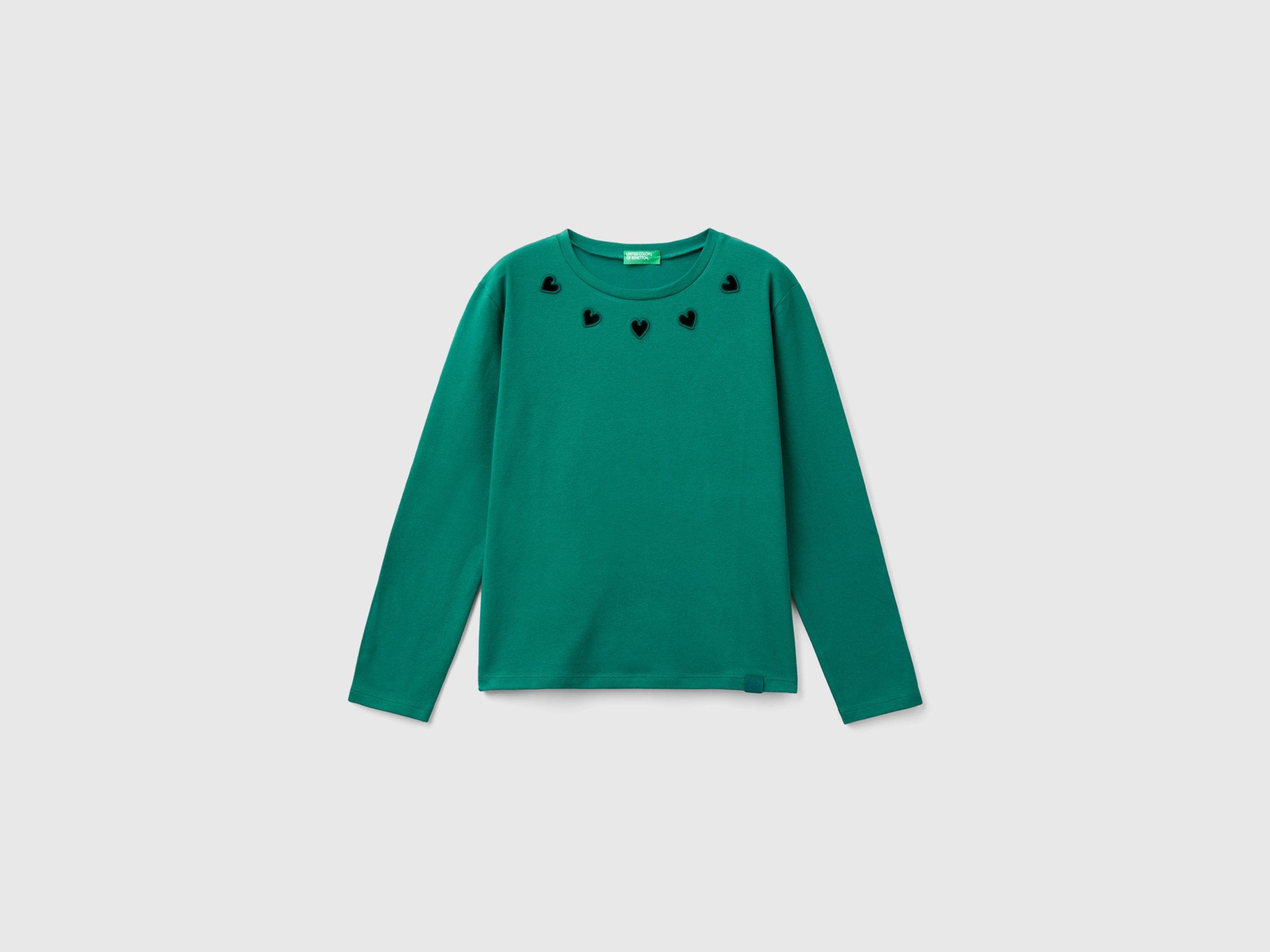 يونايتد كولورز اوف بينيتون تي شيرت بناتي بأكمام طويلة من قطن عضوي نقي بياقة دائرية ورسمه على الصدر